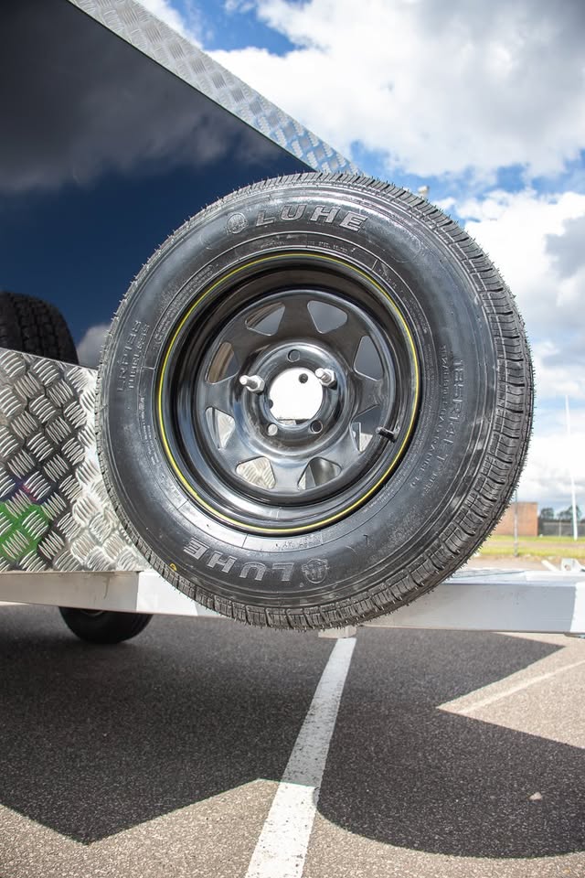 14 inch Ford 5 Stud Trailer Rim and Tyre